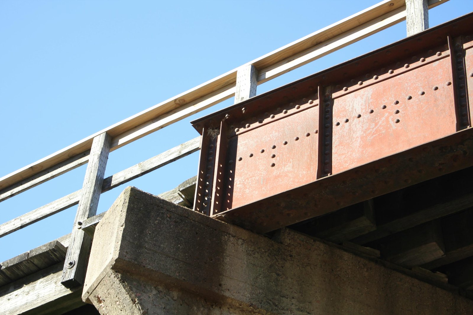 South girder end